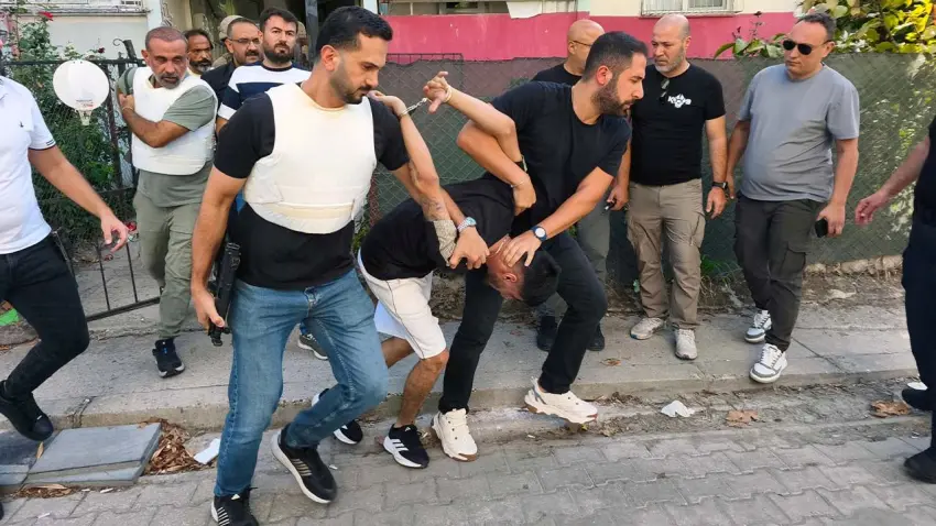 Adana’da korku dolu anlar: Yakalanacağını anladı, kendisini el bombasıyla eve kapattı! haberinin görseli