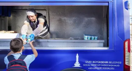 Büyükşehir’den on binlerce öğrenciye sıcak yemek ve beslenme paketi!