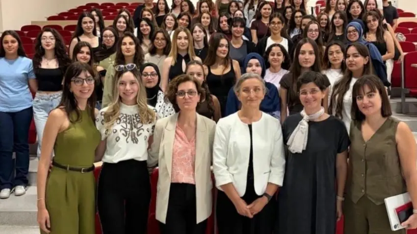 Ege Üniversitesi’nde yeni öğrenciler için oryantasyon programı haberinin görseli