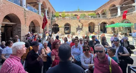 Emekliler İzmir’i ücretsiz gezilerle keşfediyor