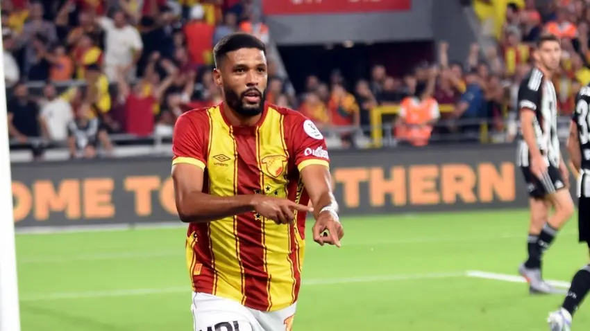 Göztepe'de Rhaldney formayı kaptı haberinin görseli