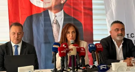 Karşıyaka’da billboard krizi büyüyor: Yapılan işlem kamu malına zarar veriyor