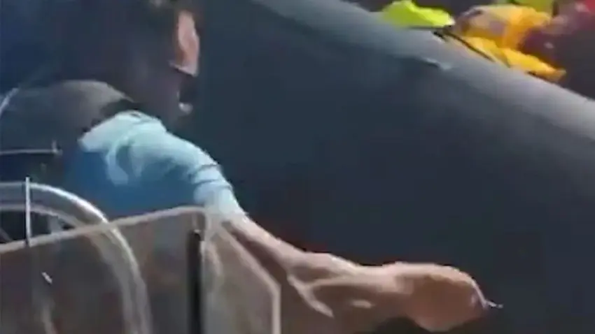 Manş Denizi'nde göçmen botuna bıçaklı saldırı: Aşırı sağcı Daniel Thomas gözaltında haberinin görseli