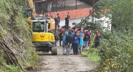 Trabzon’da heyelan: Toprak altında kalan kişi hayatını kaybetti