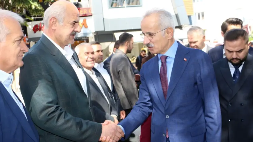Bakan Abdulkadir Uraloğlu’ndan çarpıcı açıklama: Birileri istiyor ki şehit cenazeleri gelmeye devam etsin! haberinin görseli