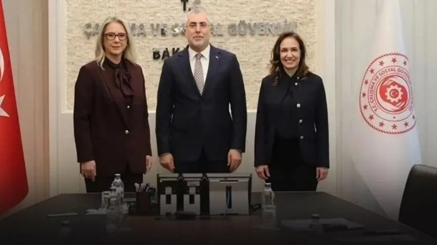 Ceyda Bölünmez Çankırı’dan tartışmalara net yanıt: Gündem kişilerin siyasi yolculukları değil, İzmir’in geleceği olmalı! haberinin görseli