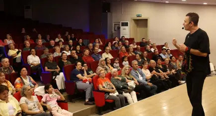 Çiğli Komedi Akşamları yeni sezona Emrah Bari ile başladı