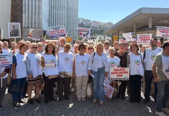 İzmir’de emeklilerden seyyanen zam çağrısı