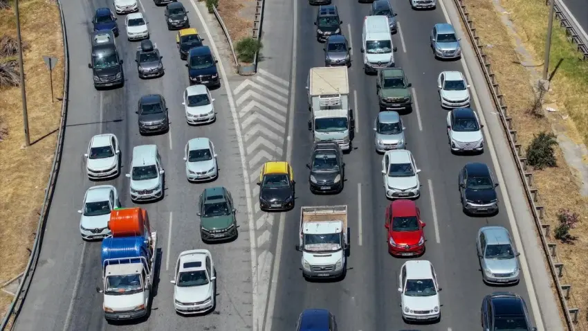 Kaya’dan İzmir trafiğinde İstanbul benzetmesi: Plansızlık bu hale getirdi haberinin görseli