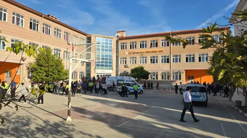 Manisa'daki okul saldırısında yeni gelişme: 4 'Adli Süreçteki Çocuk' adliyeye getirildi haberinin görseli
