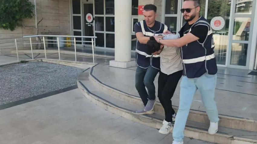 Muğla’da Atatürk büstünü söken kişi tutuklandı haberinin görseli