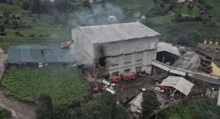Rize’de çay fabrikasında yangın kontrol altında: En büyük kazancımız kimseye bir şey olmaması