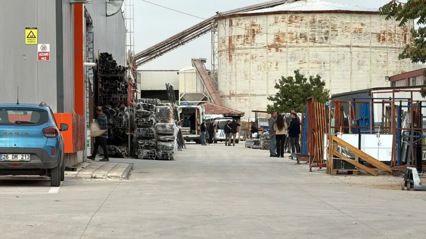 Fabrikanın çatısından düşen 52 yaşındaki işçi hayatını kaybetti haberinin görseli