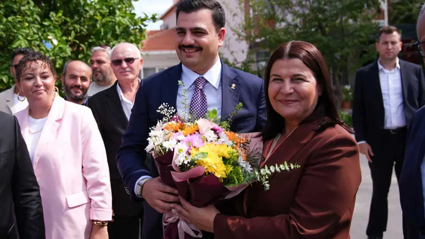 İnan’dan Özel’e Foça tepkisi: “Saniye Başkan neden hedef tahtasına oturtuldu?” haberinin görseli
