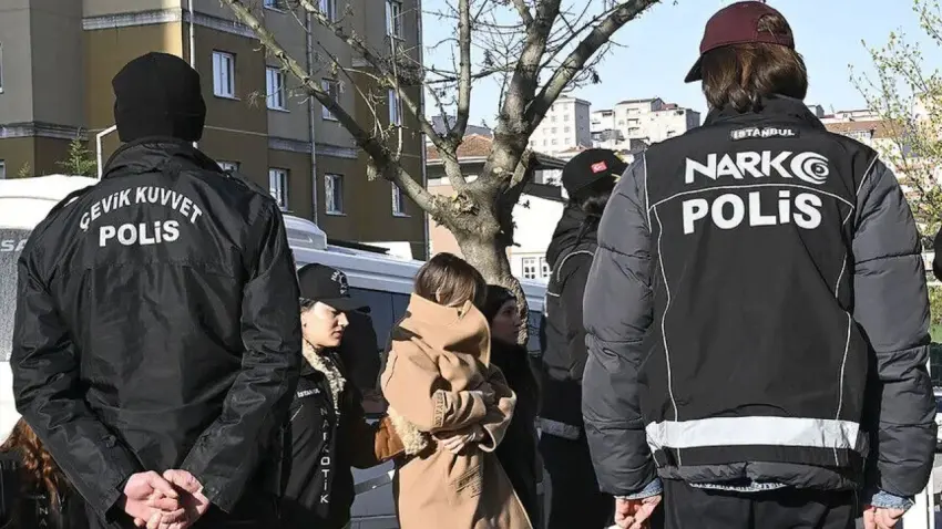 İstanbul’da sokak satıcılarına yönelik uyuşturucu operasyonu: 164 şüpheli tutuklandı haberinin görseli