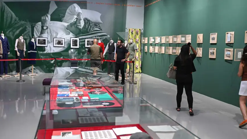 İZKİTAP ziyaretçileri Kültürpark’taki sergileri keşfetti haberinin görseli
