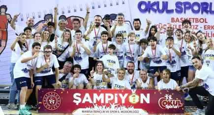 Karşıyaka’da namağlup Türkiye şampiyonu okul takımı yeni sezona hazırlanıyor