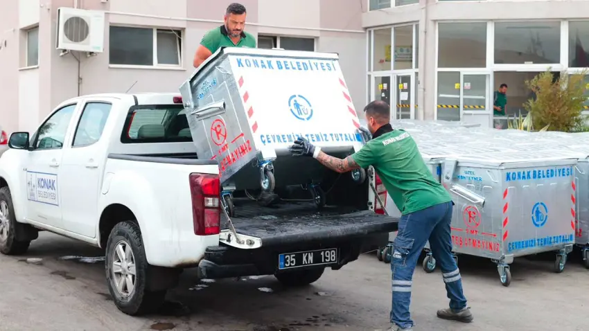 Konak’ta 200 yeni çöp konteyneri daha sahaya indirildi haberinin görseli