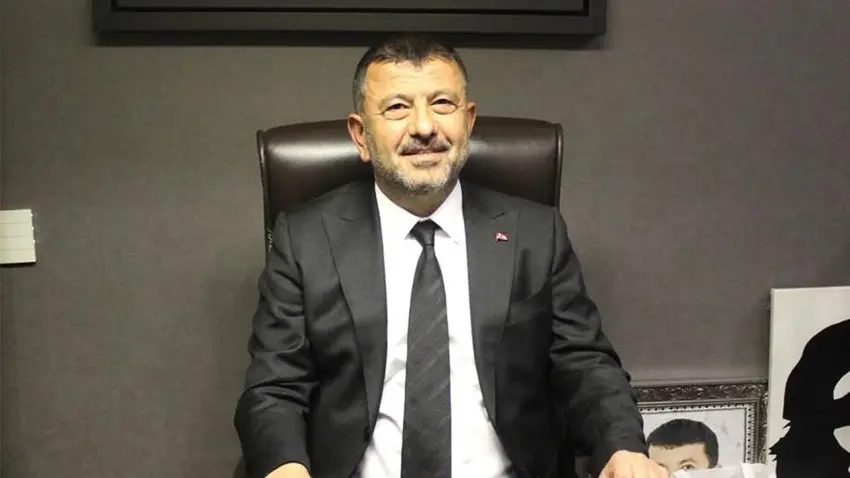 Veli Ağbaba esnaf ziyareti sırasında fenalaşarak hastaneye kaldırıldı haberinin görseli
