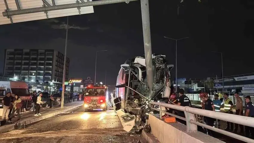 Adana’da yolcu otobüsü kazası: 11 kişi yaralandı haberinin görseli