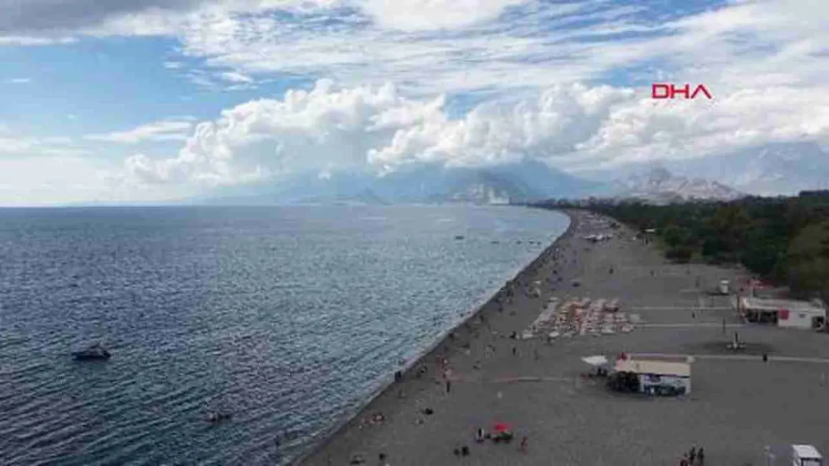 Antalya’da deniz suyu havadan sıcak görseli