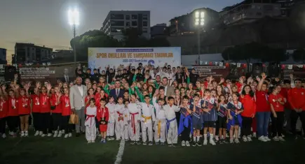 Bayraklı’da spor sezonu başladı: 5 bini aşkın sporcu sahada