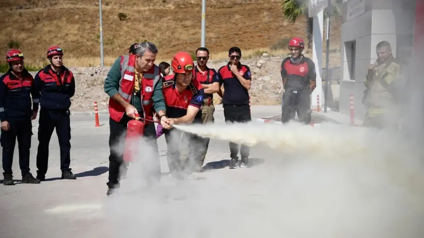 Dikili Devlet Hastanesi’nde nefes kesen yangın tatbikatı haberinin görseli