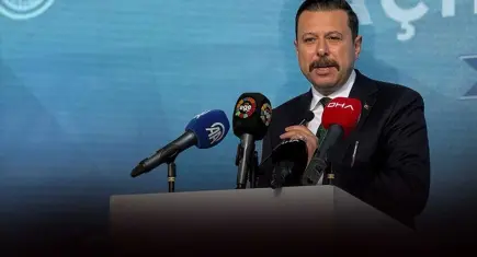 Kaya’dan İzmir’de kaldırım tepkisi: Kaldırım var ama yayalara yer yok