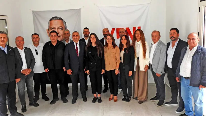 Lal Denizli'den Çeşme'de demokrasi vurgusu: Değişim aşağıdan yukarıya olmalı haberinin görseli