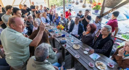 Tepebozlu çocuklardan Başkan Tugay’a futbol sahası talebi