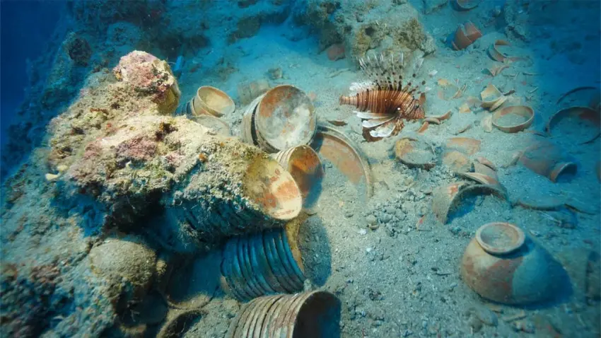 Antalya'da 2100 yıllık gemi batığından antik dünyanın en lüks sofra takımları çıktı haberinin görseli