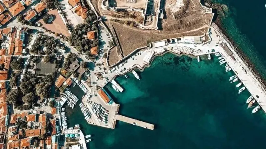 Bozcaada’da yat yanaşma rıhtımı projesine tepki haberinin görseli