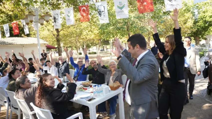 İşitme engelli vatandaşlar Torbalı’da buluştu haberinin görseli