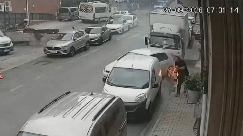 Kağıthane’de yer altındaki elektrik kablolarında yangın çıktı: Rögar kapağına 10 saniye evvel basmış olsaydım ben zarar görecektim haberinin görseli