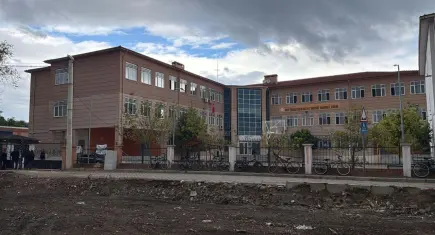 Manisa’da 11 öğrencinin yaralandığı saldırının ardından okulda dersbaşı yapıldı