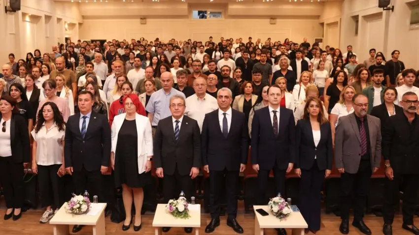 DE&Uuml; &ouml;ğretmenler ve &ouml;ğrenciler