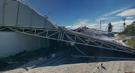 Adana'da hortum felaketi: 20 bin civciv telef oldu