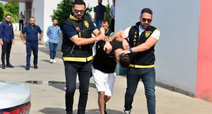 Adana'da polise karşı dehşet anları: Pimini çektiği el bombasıyla direnen şüpheli tutuklandı!