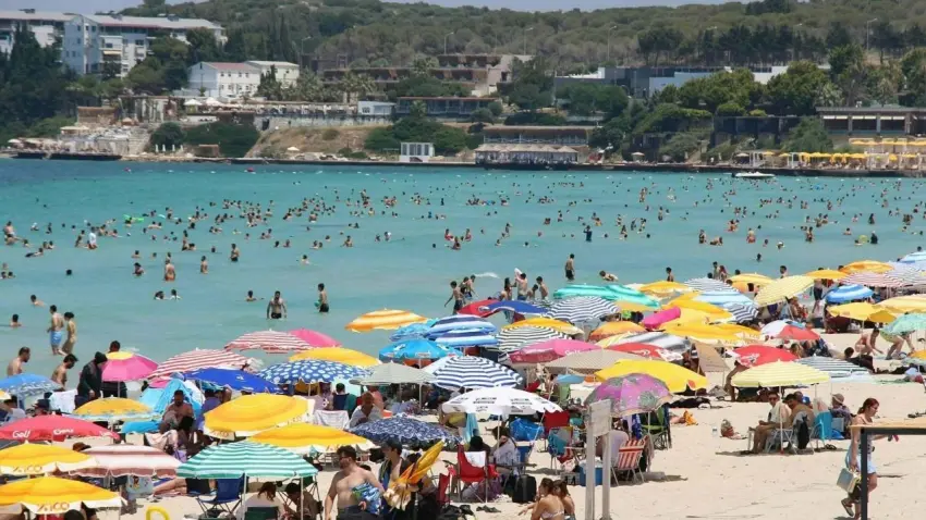 Çeşme’de yaz sezonu yüzde 100’e yaklaştı: Hedef 12 ay turizmin devam etmesi haberinin görseli
