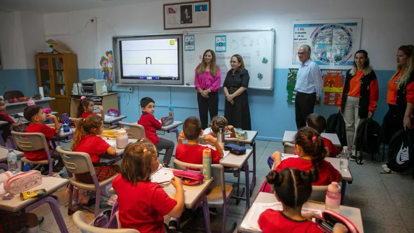 Güzelbahçe’de 1100 öğrenciye kırtasiye desteği haberinin görseli