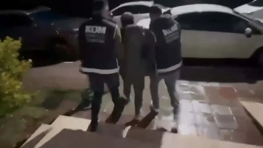 İstanbul merkezli 6 ilde FETÖ operasyonu: 5'i aktif kamu görevlisi 20 şüpheli gözaltında! haberinin görseli