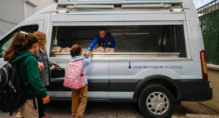 İzmir’de 2 bin öğrenciye her gün beslenme desteği