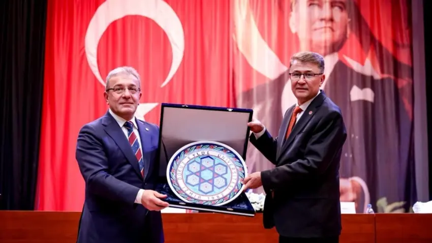 Türk Dil Kurumu Başkanı Prof. Dr. Osman Mert, DEÜ’de Türkçenin köklerini anlattı haberinin görseli