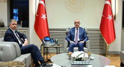 Bakan Uraloğlu, İzmir Büyükşehir Belediye Başkanı Cemil Tugay'ı kabul etti