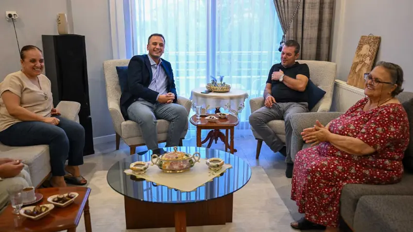 Başkan Eşki’den yangında evi zarar gören aileye ziyaret haberinin görseli