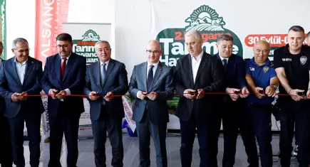 Bergama Tarım ve Hayvancılık Fuarı kapılarını açtı: Modern teknolojiler üreticiyle buluştu