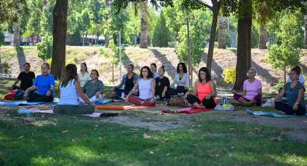 Bornova’da kadınlar yoga etkinliğinde buluştu