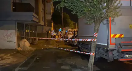 Küçükçekmece'de facia: Kaldırımda elektrik akımına kapılan köpek öldü, sahibi son anda kurtuldu!