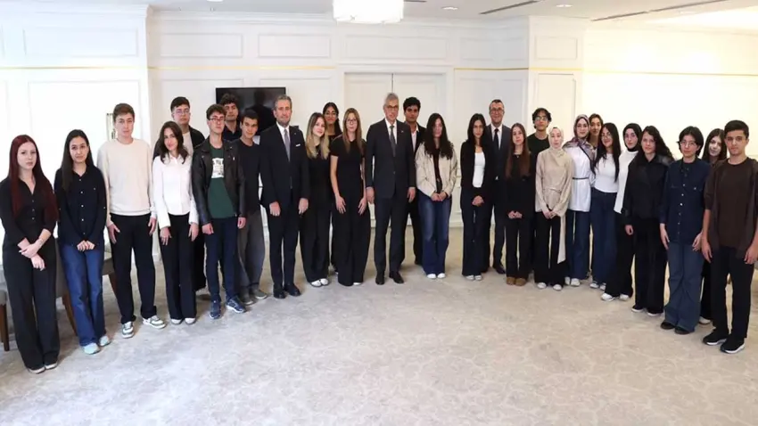 Memişoğlu tıp fakültesi birincileriyle buluştu: Hekimlik bir duygu mesleğidir haberinin görseli