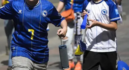 Srebrenitsa'daki okulda skandal iddia: Bosna Hersek Milli Takım forması giyen öğrencilere yaptırım tehdidi!
